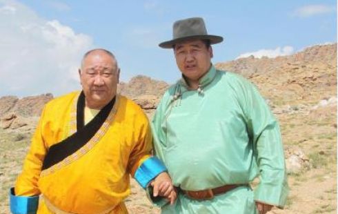 “Айргаар цэнгэгчийн орон”-оо найргаар хөлөглөгч хүмүн…